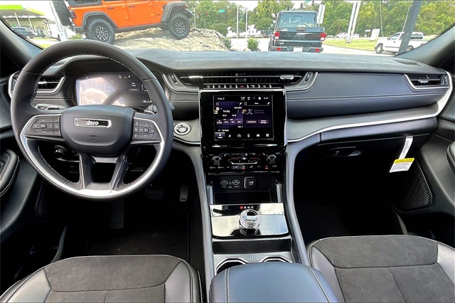 2025 Jeep Grand Cherokee Altitude X photo 4