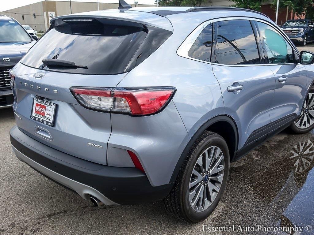 2022 Ford Escape Titanium photo 3