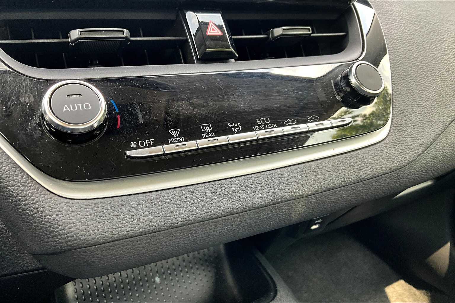 2023 Toyota Corolla Hybrid LE photo 30