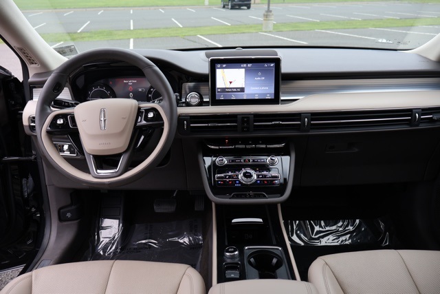 2022 Lincoln Corsair Standard photo 17