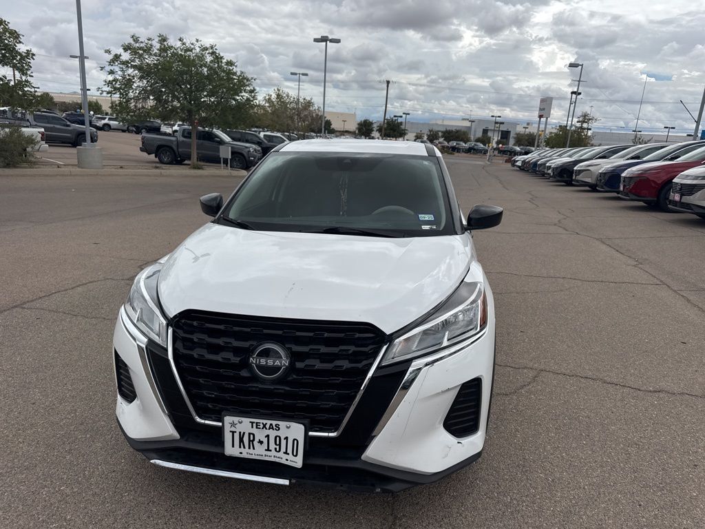 2023 Nissan Kicks S photo 3