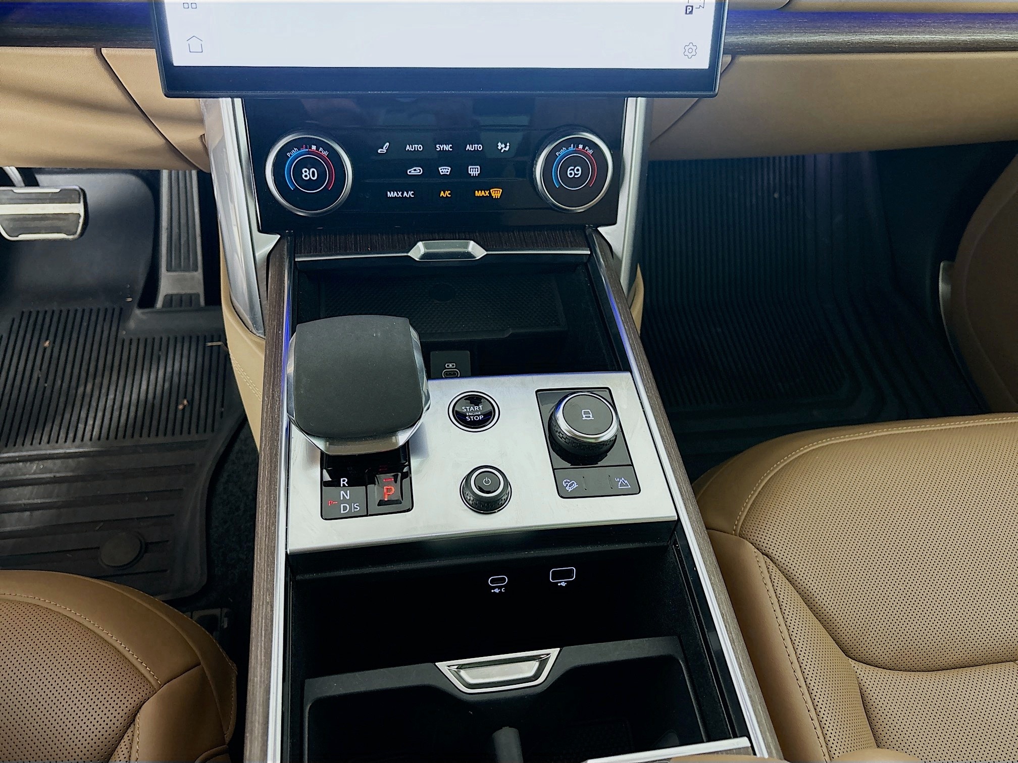 2023 Land Rover Range Rover SE photo 17