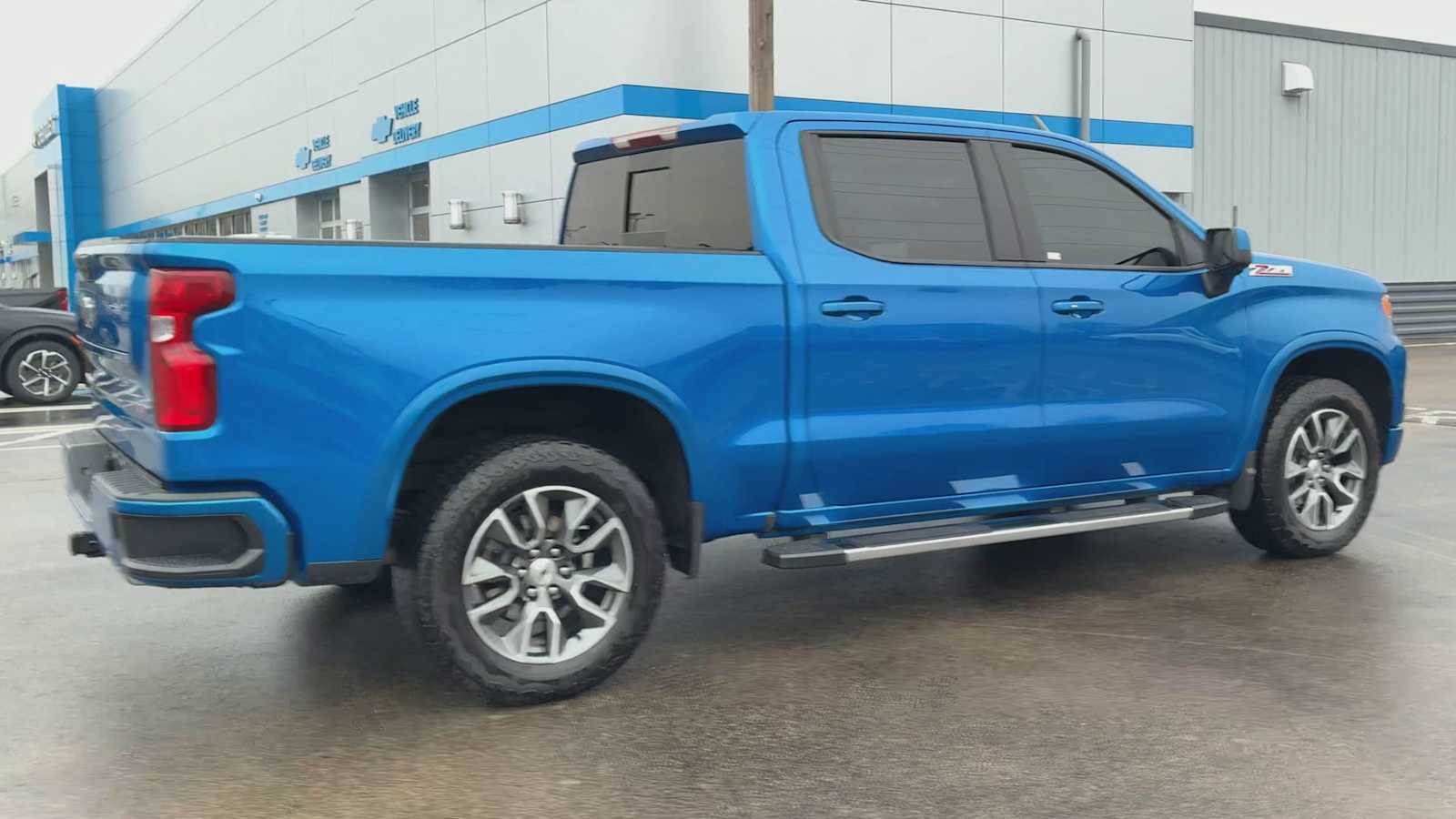 2023 Chevrolet Silverado 1500 RST photo 2