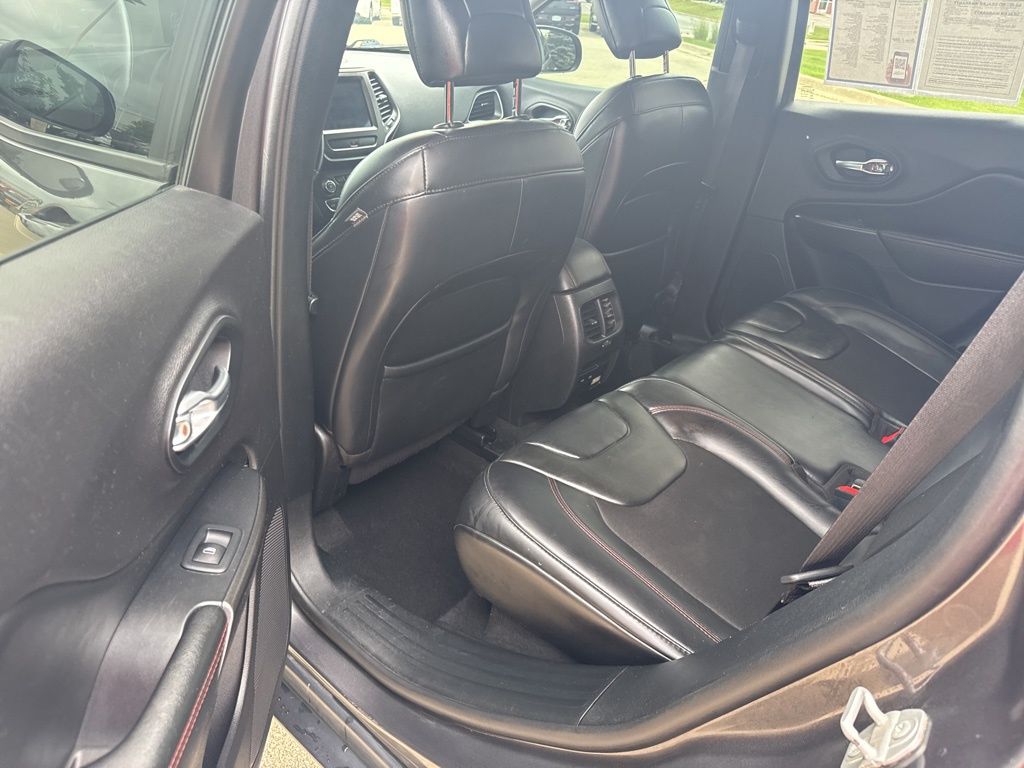 2020 Jeep Cherokee Trailhawk photo 13