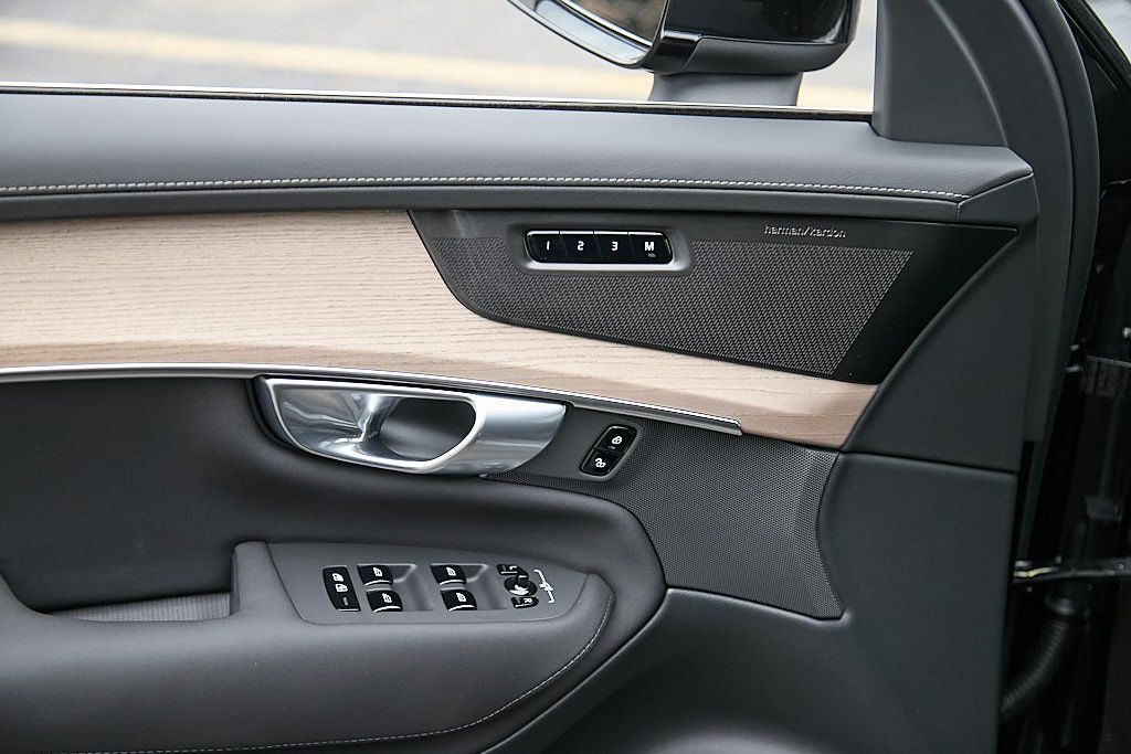 2026 VOLVO XC90 - Image 10