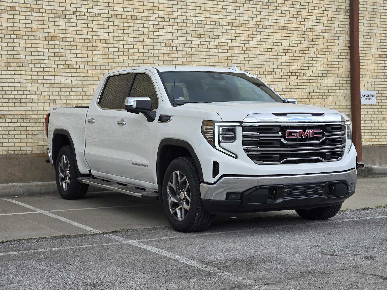 2025 Gmc Sierra 1500 SLT photo 2