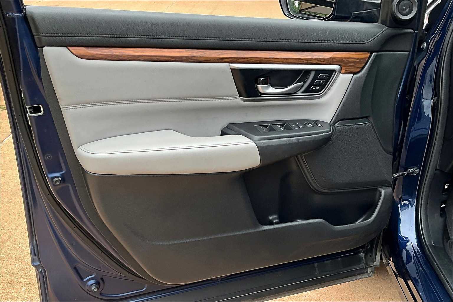 2022 Honda CR-V Hybrid Touring photo 20