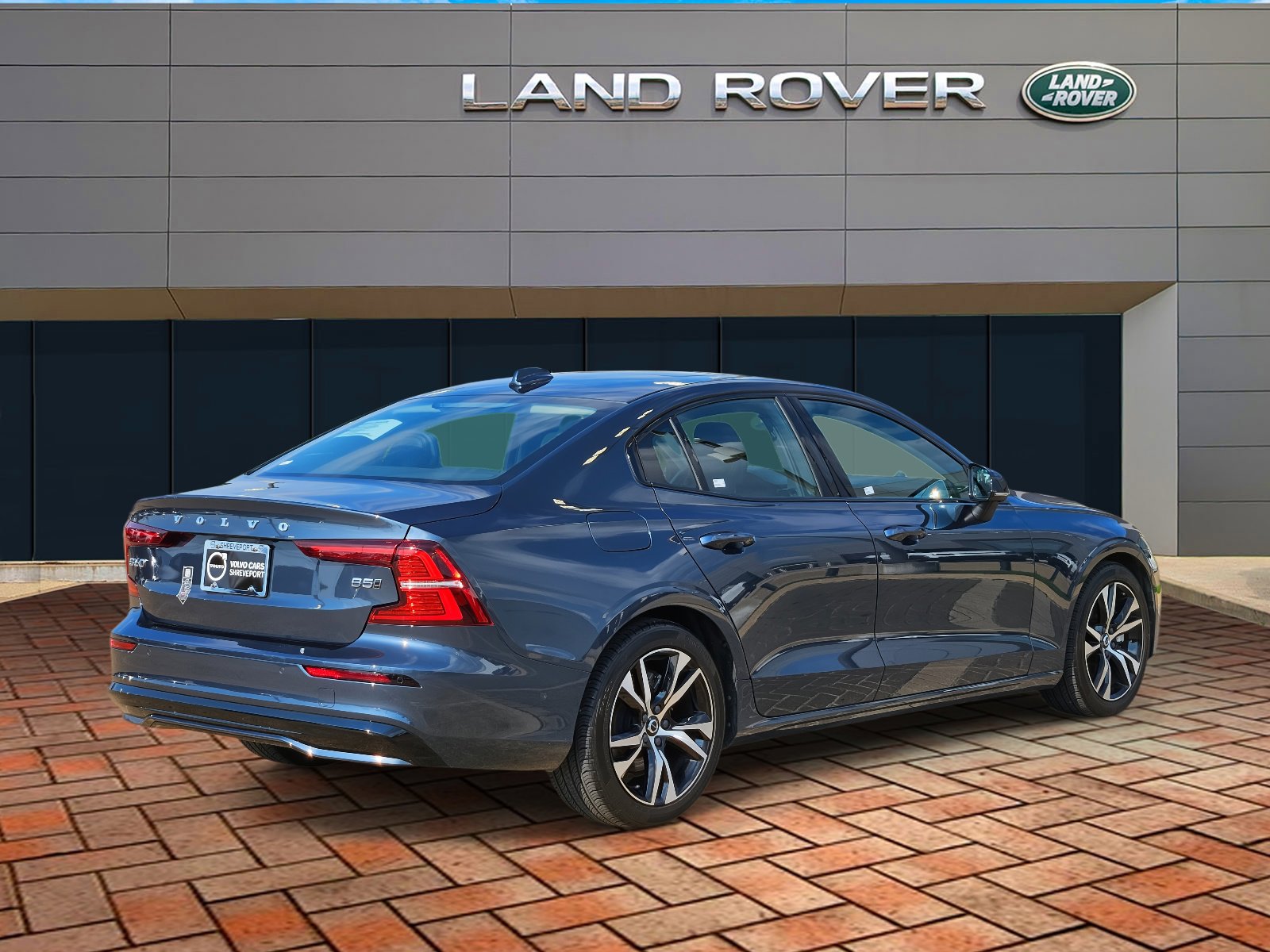 2024 Volvo S60 B5 AWD Plus photo 4