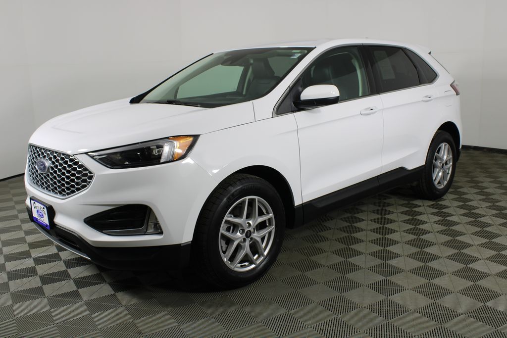 2024 Ford Edge SEL photo 3