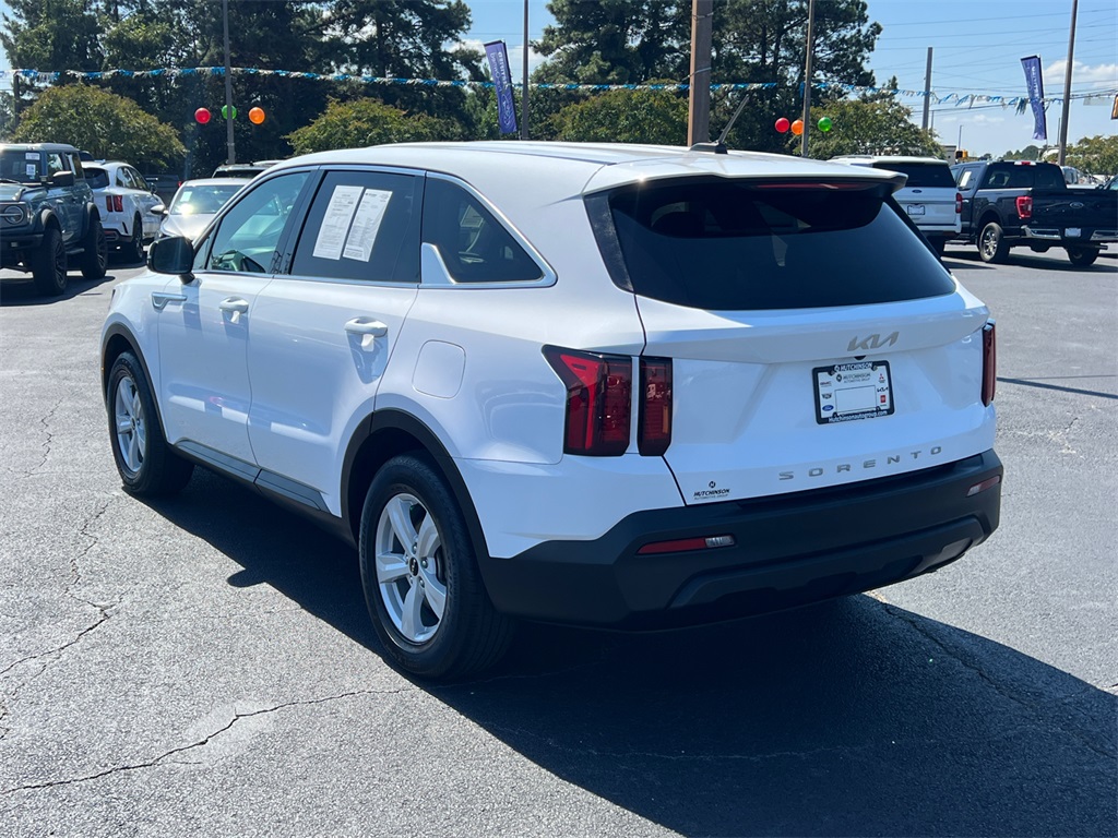 2022 Kia Sorento LX photo 5