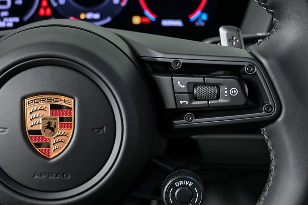 2025 Porsche Panamera Base photo 10