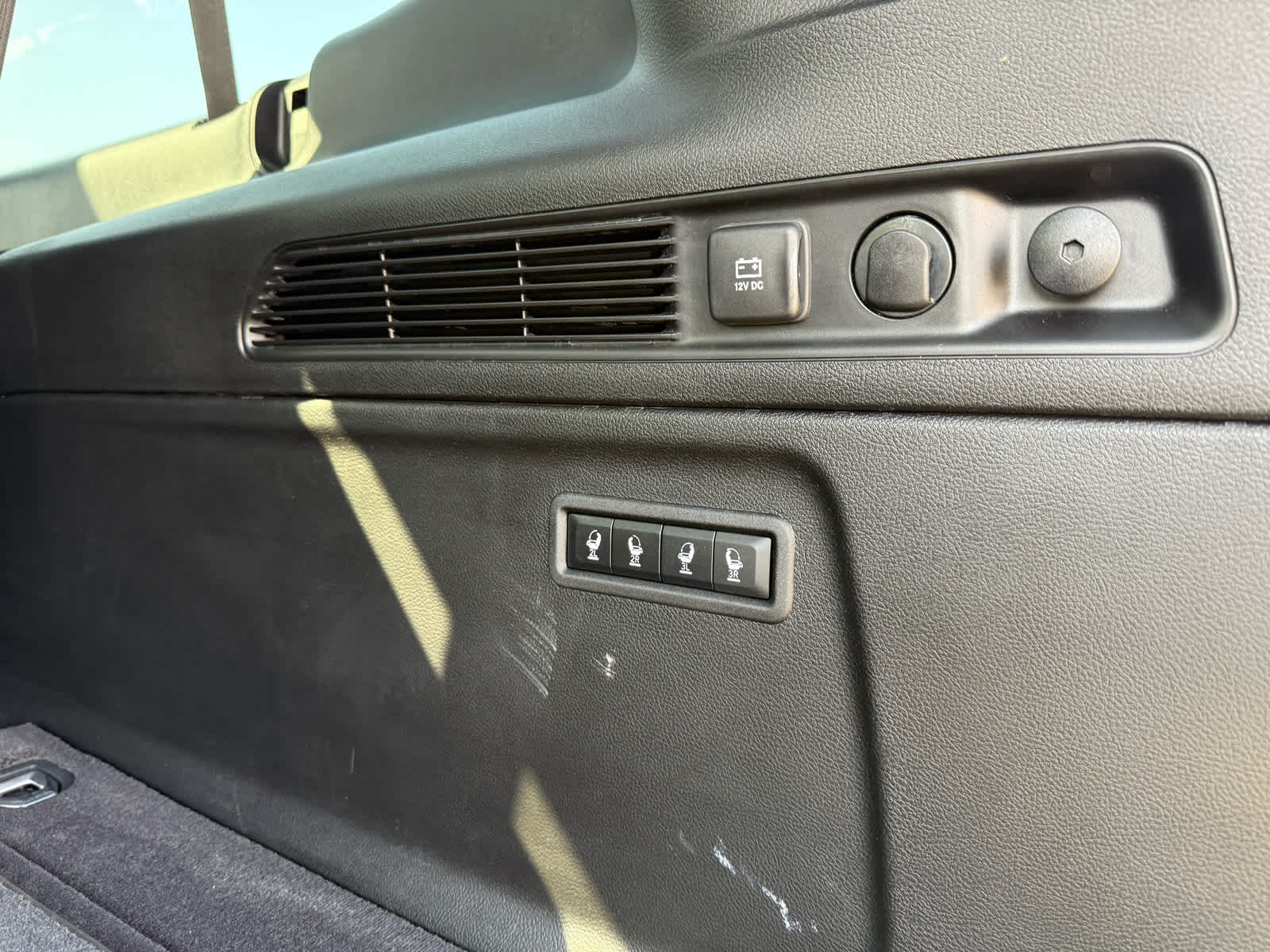 2024 Jeep Wagoneer L Series III photo 12