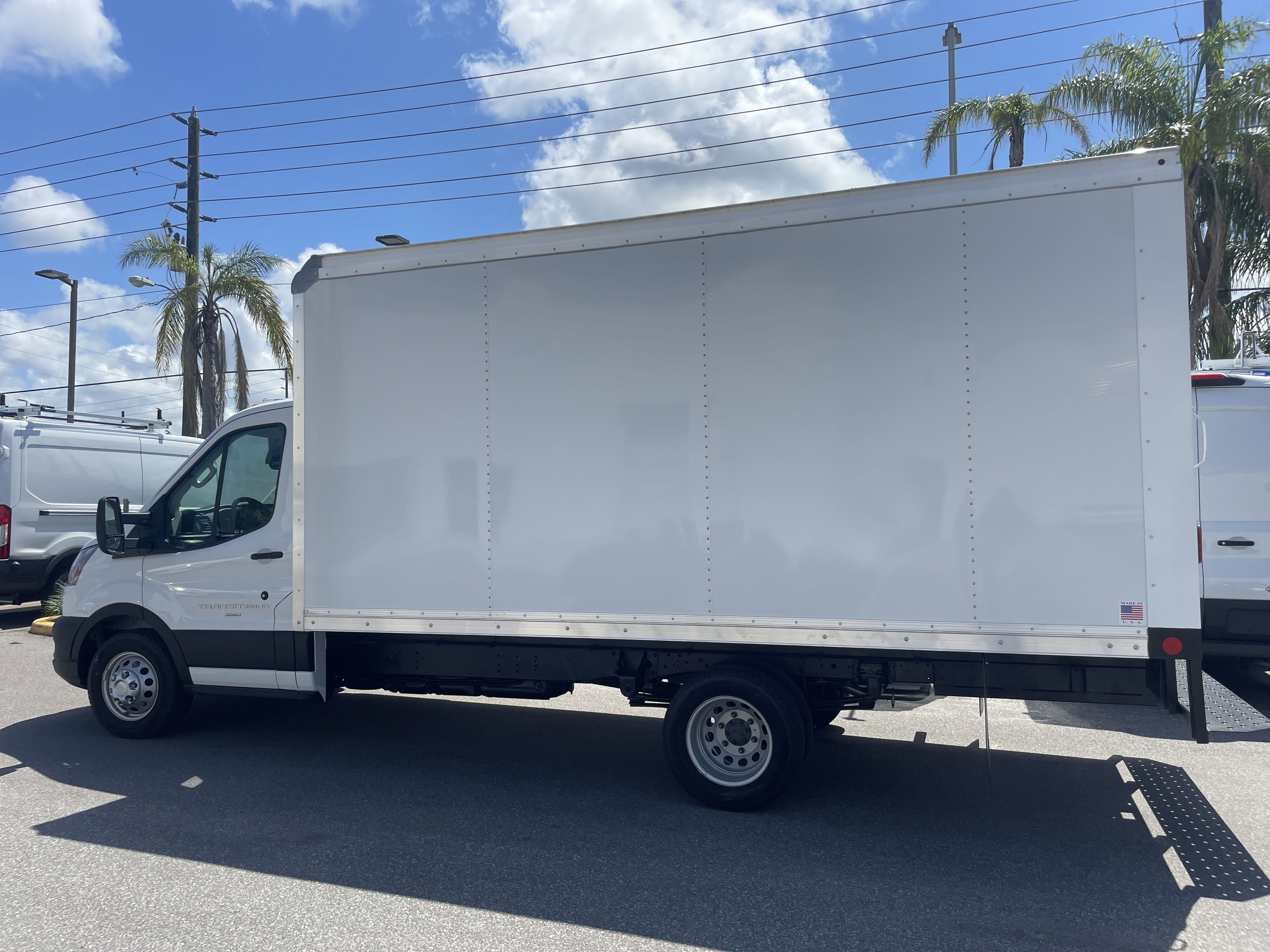 2024 Ford Transit Cutaway photo 5