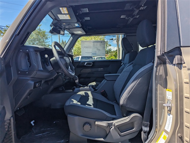 2025 Ford Bronco Base photo 6