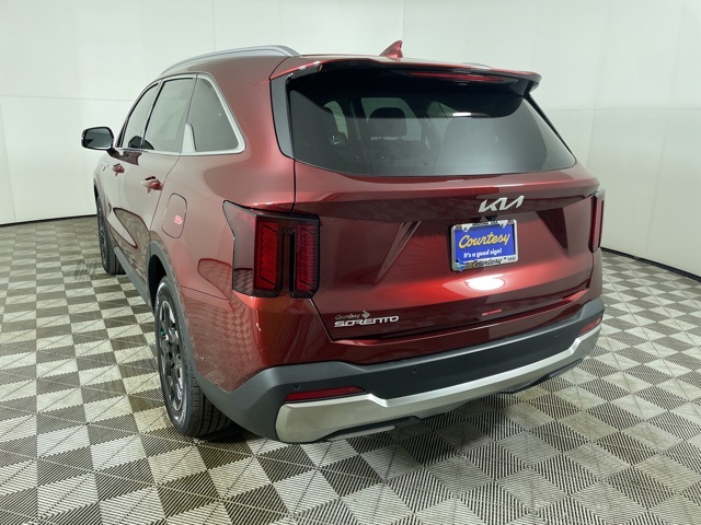 2025 Kia Sorento S photo 3