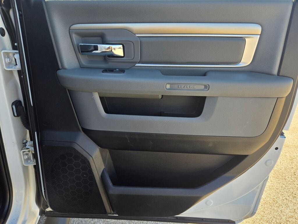 2019 Ram 1500 Classic SLT photo 7