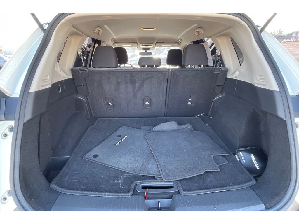 2021 Nissan Rogue SV photo 15