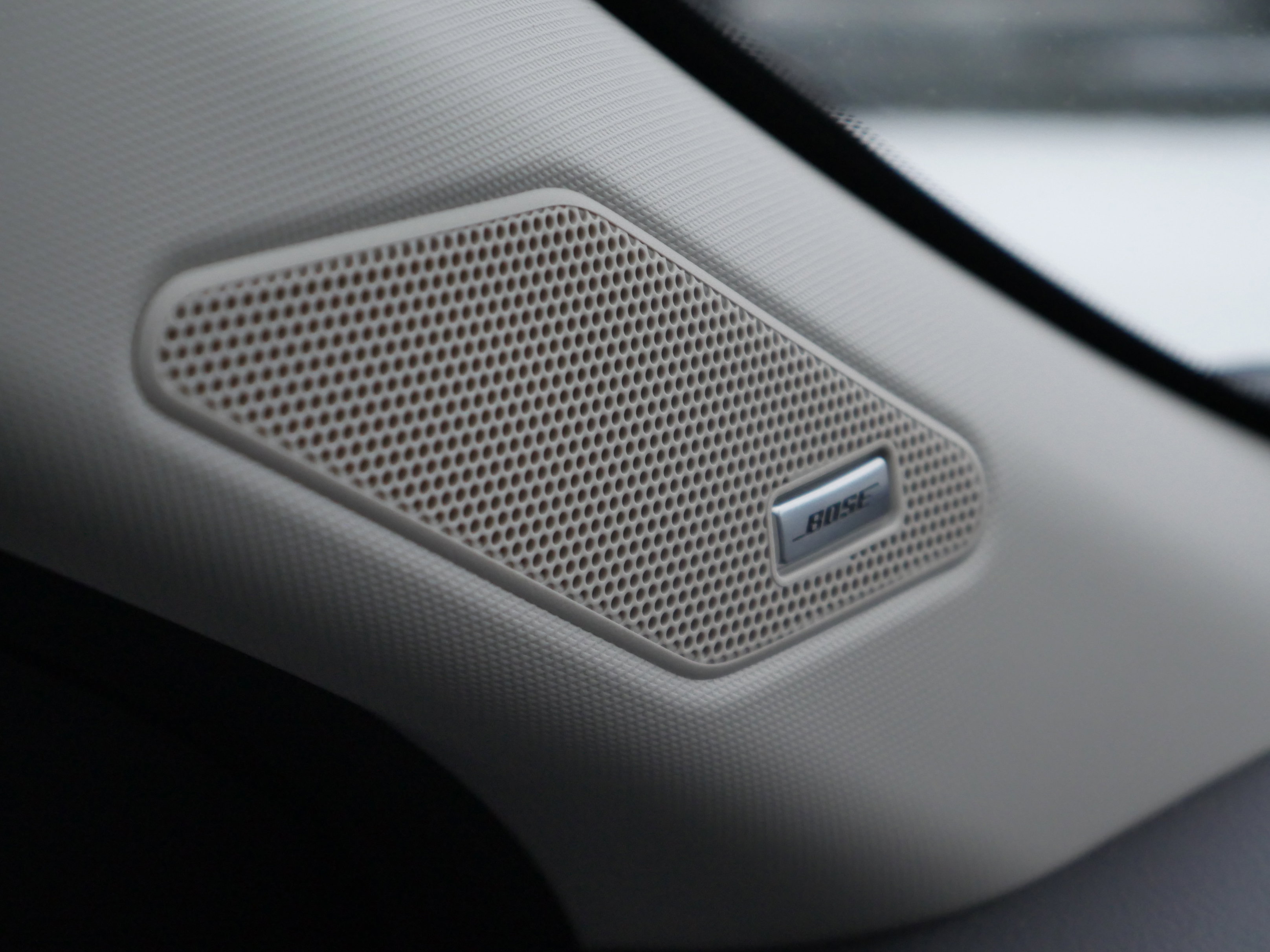 2024 Nissan Rogue Platinum photo 2