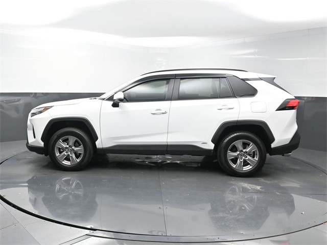 2024 Toyota RAV4 Hybrid XLE photo 4