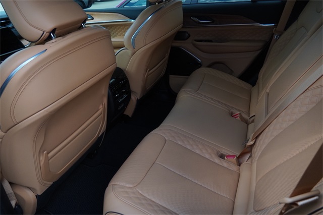 2025 Jeep Grand Cherokee Summit photo 12