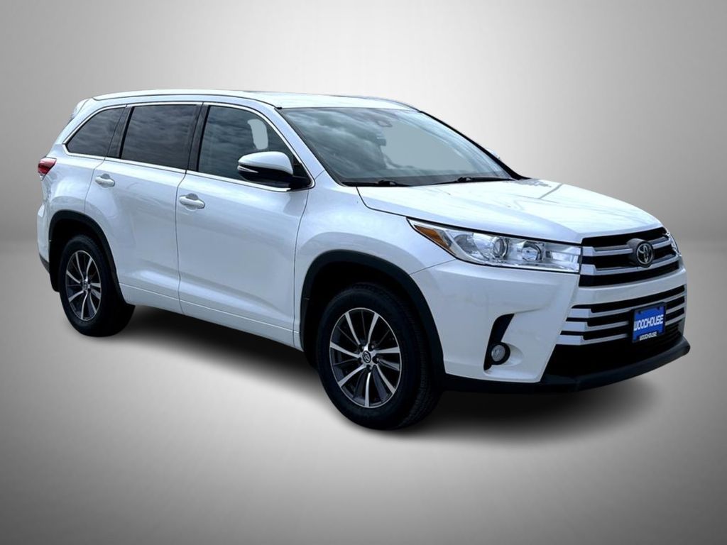 2017 Toyota Highlander XLE photo 2