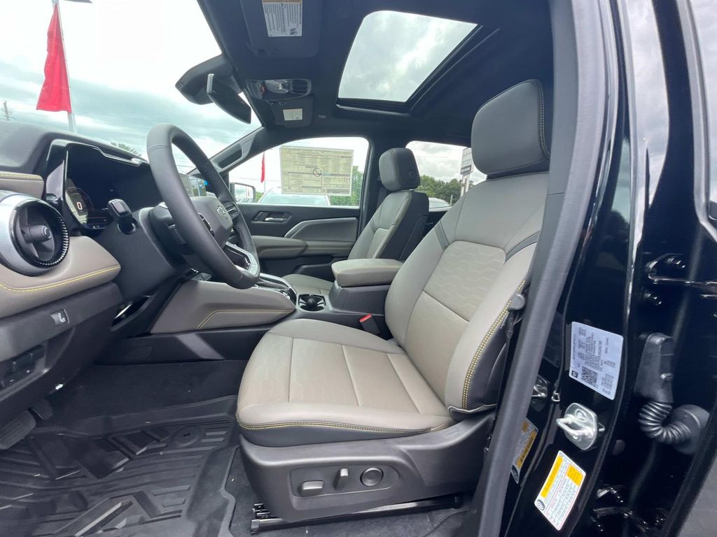 2025 Chevrolet Colorado ZR2 photo 11