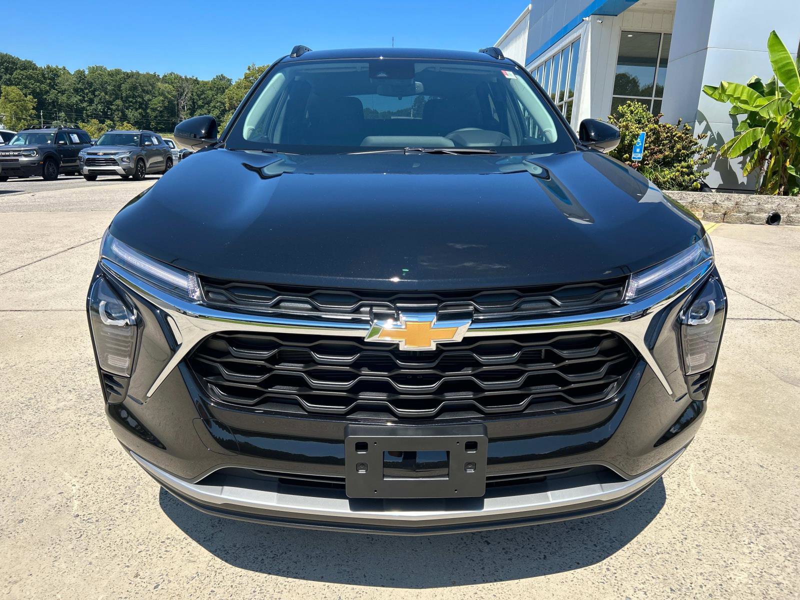2025 Chevrolet Trax LT photo 8