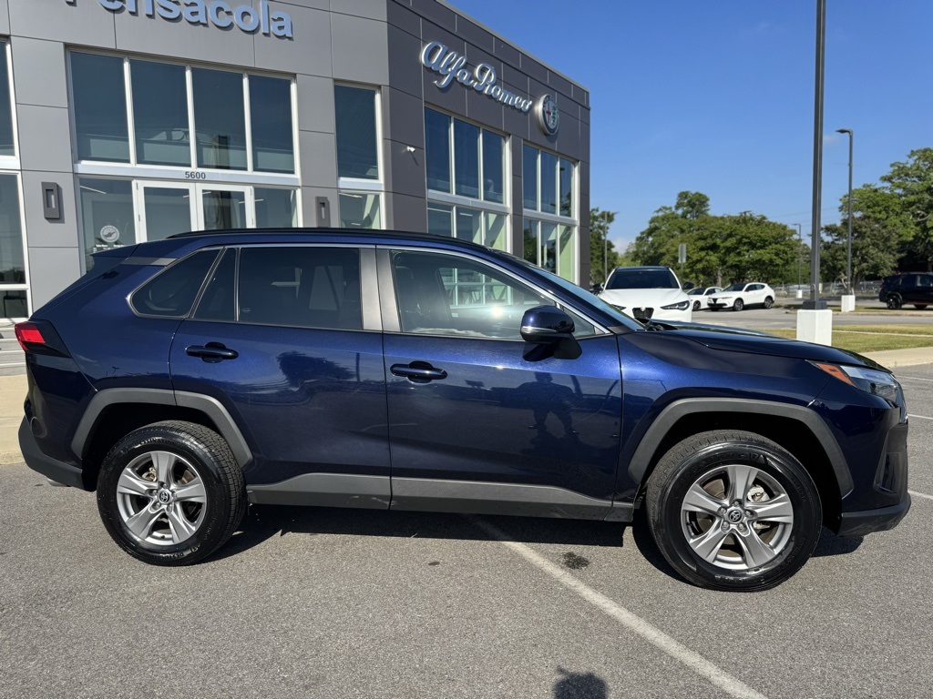 2024 Toyota RAV4 XLE photo 3