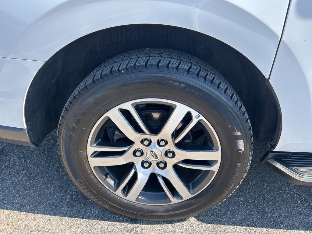 2023 Ford Expedition MAX Limited photo 2