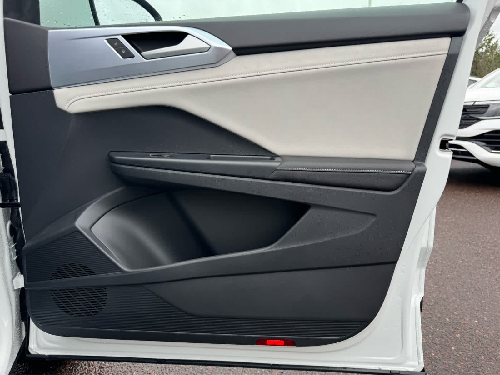 2025 Volkswagen Taos SE photo 43