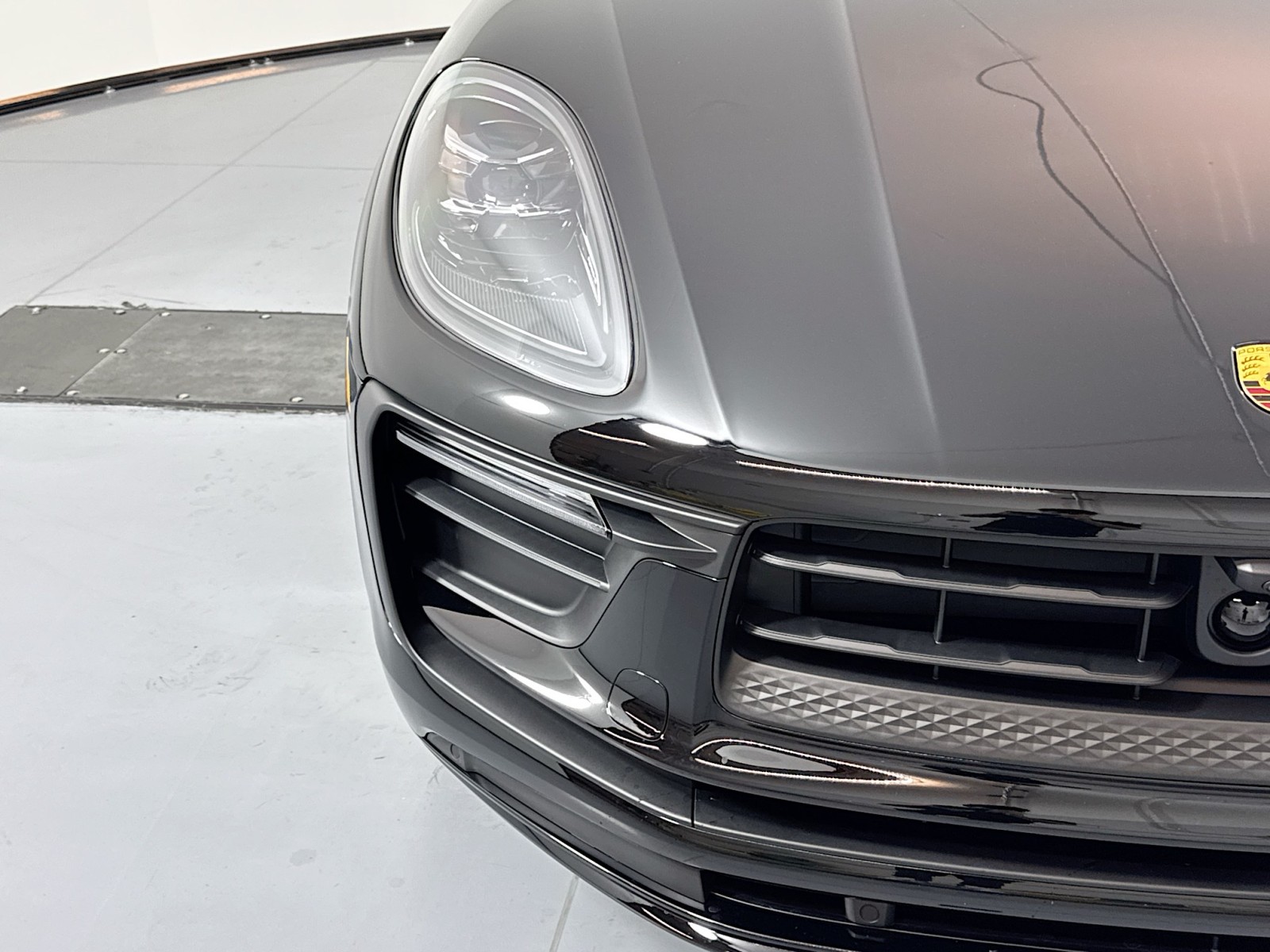 2025 Porsche Macan T photo 23