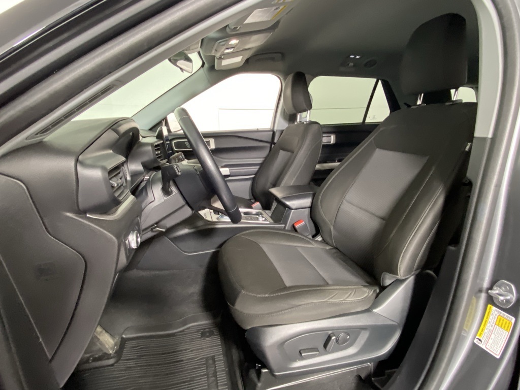 2022 Ford Explorer XLT photo 2
