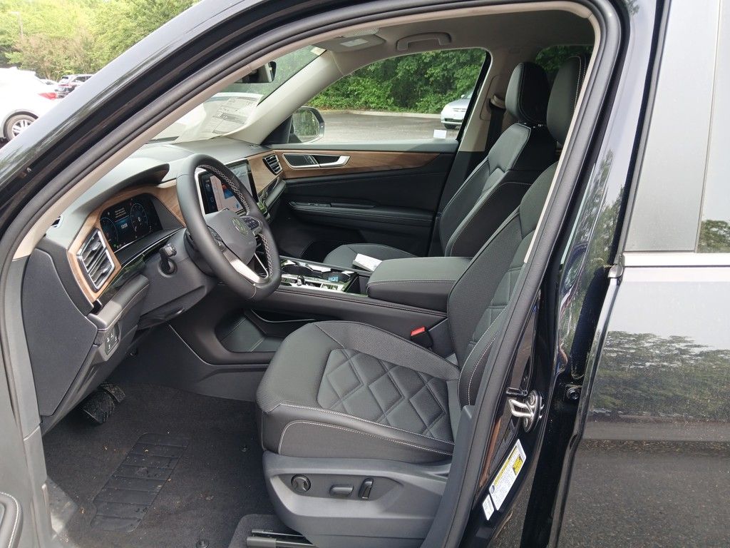 2025 Volkswagen Atlas SE Technology photo 2
