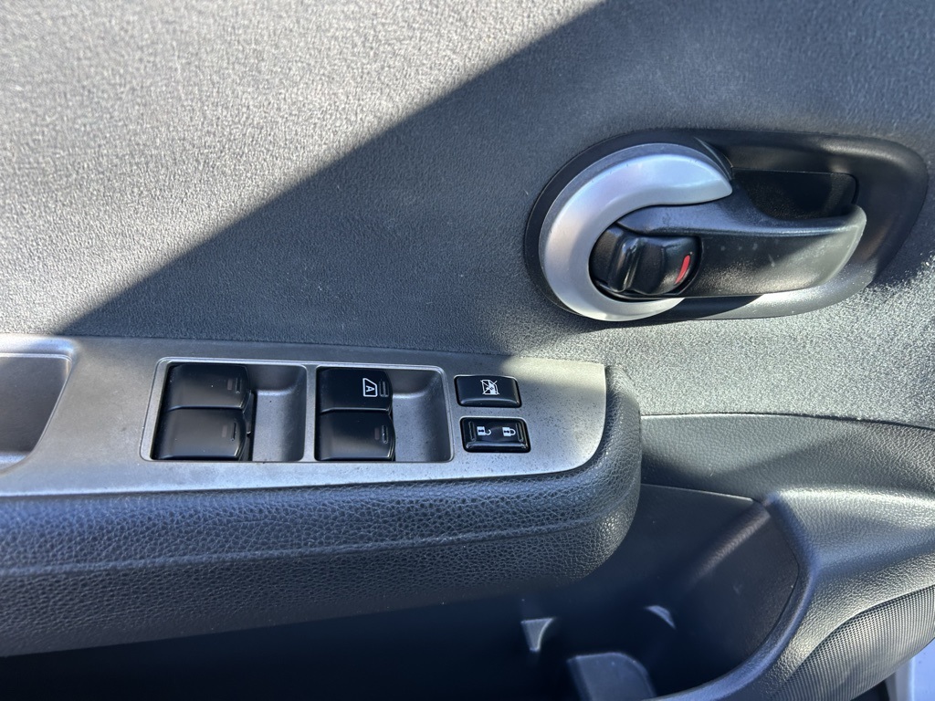 2012 Nissan Versa 1.8 S photo 10