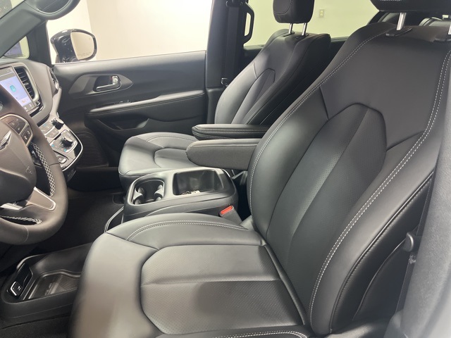 2025 Chrysler Voyager LX photo 8