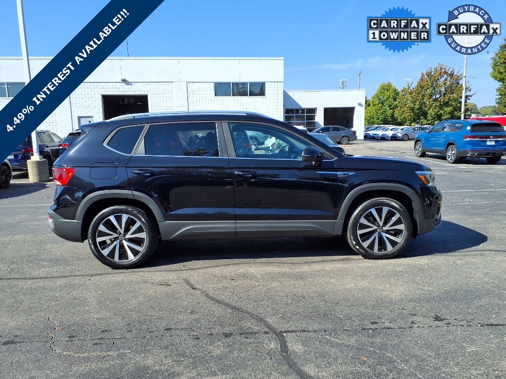 2023 Volkswagen Taos SE photo 2