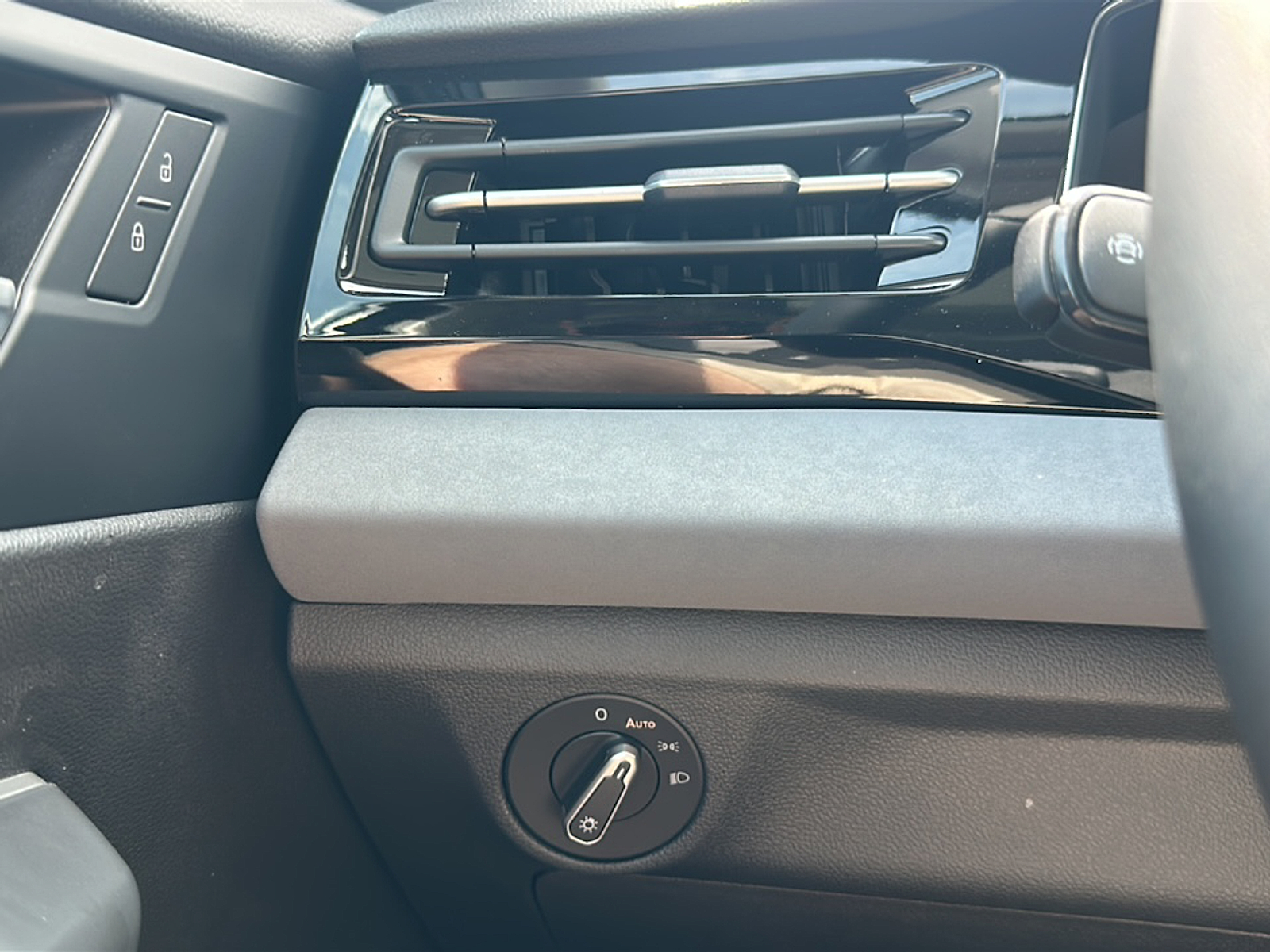 2025 Volkswagen Jetta 1.5T SE photo 14