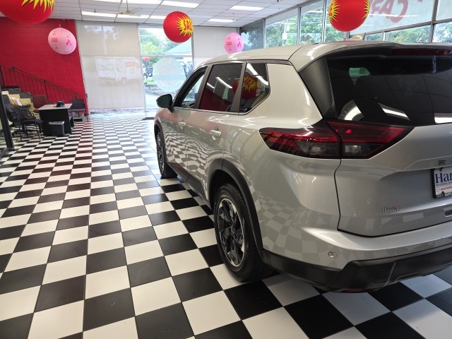2024 Nissan Rogue SV photo 6