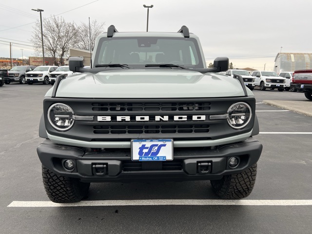 2024 Ford Bronco Black Diamond photo 3