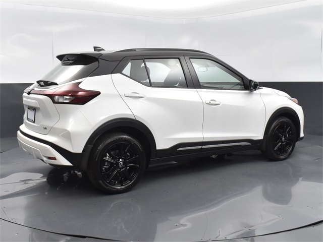 2024 Nissan Kicks SR photo 4