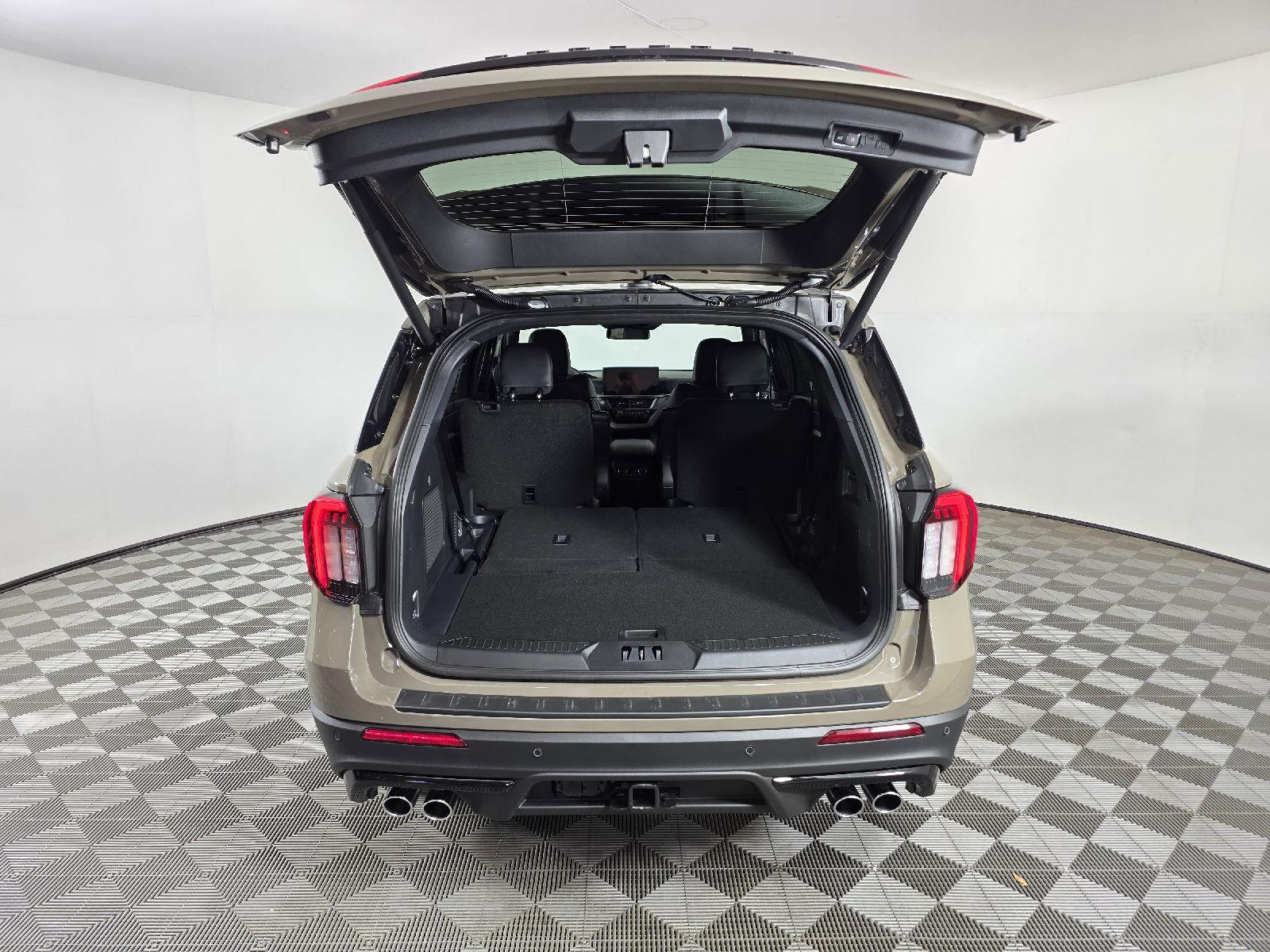 2026 Ford Explorer ST photo 4