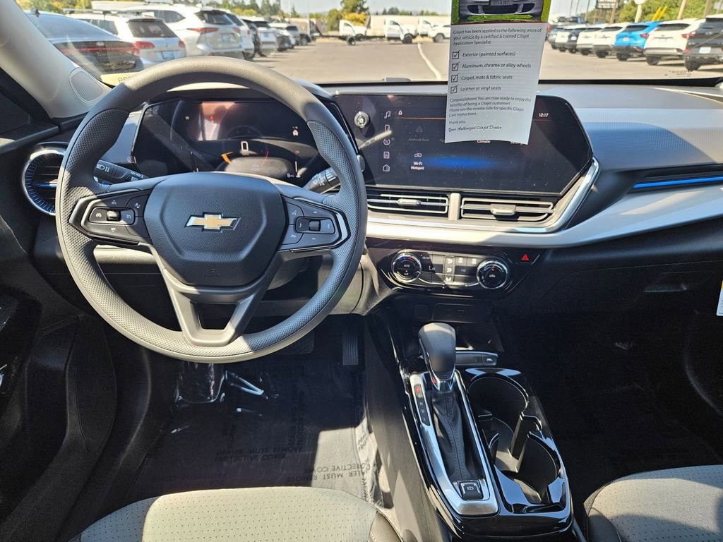 2025 Chevrolet Trax LT photo 24