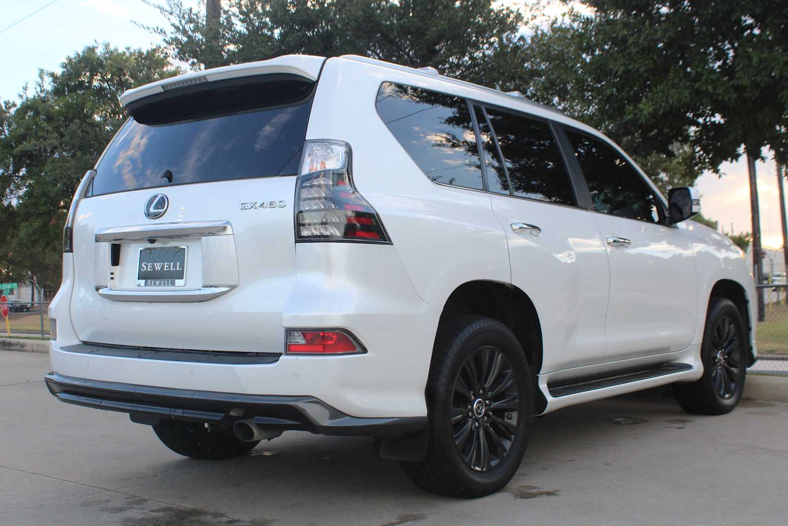 2023 Lexus GX Premium photo 3