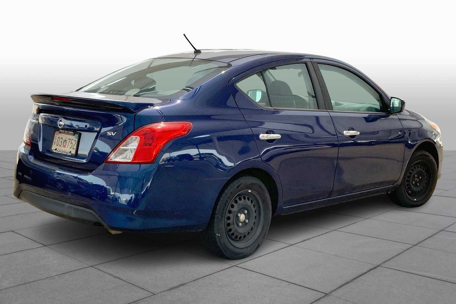 2019 Nissan Versa SV photo 12