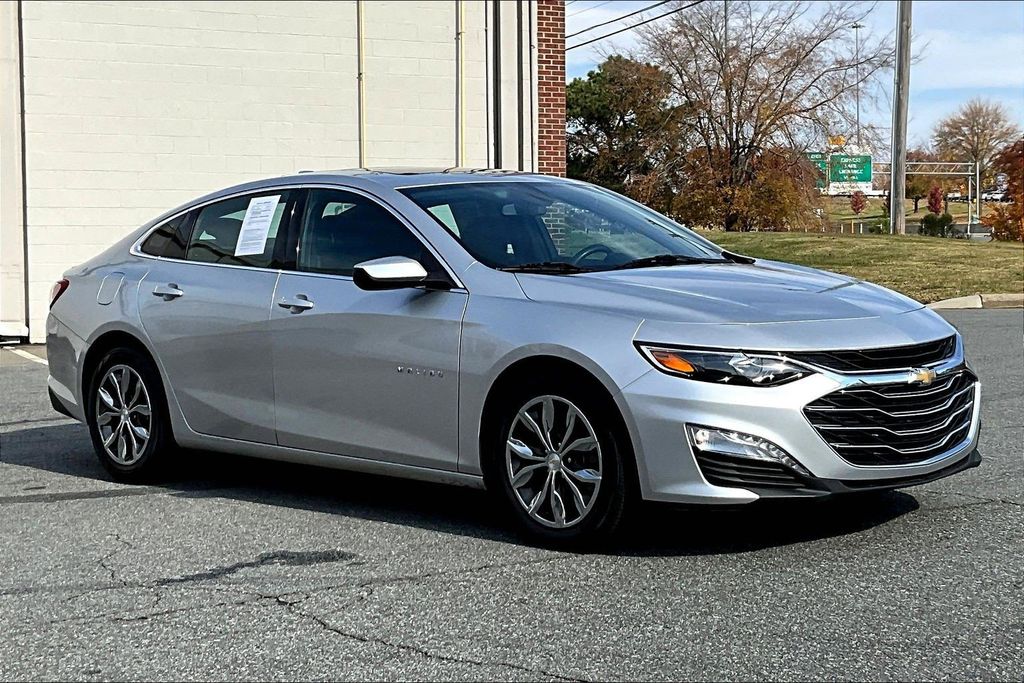 2022 Chevrolet Malibu 1LT photo 2