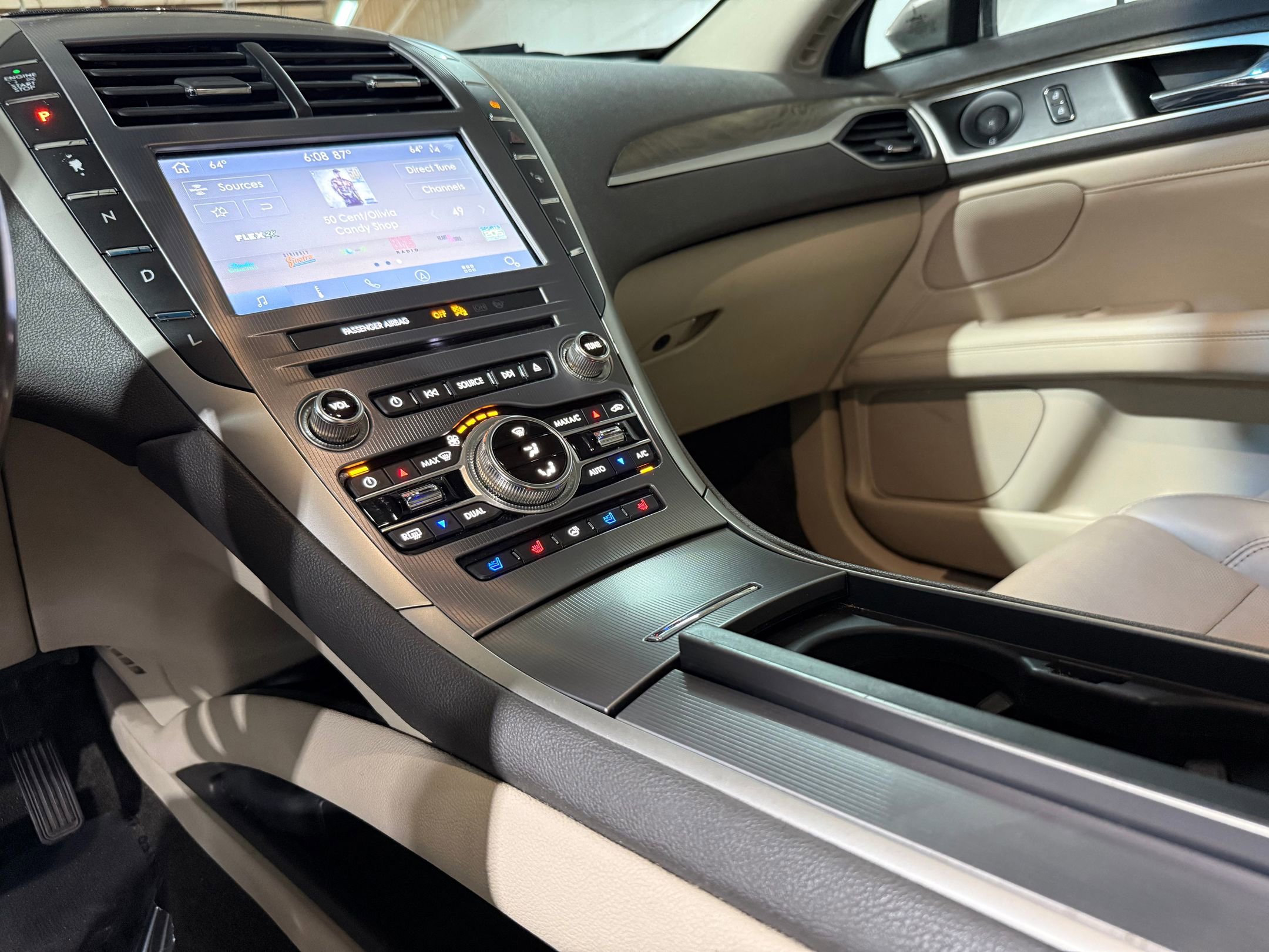 2020 Lincoln MKZ Hybrid Reserve photo 18