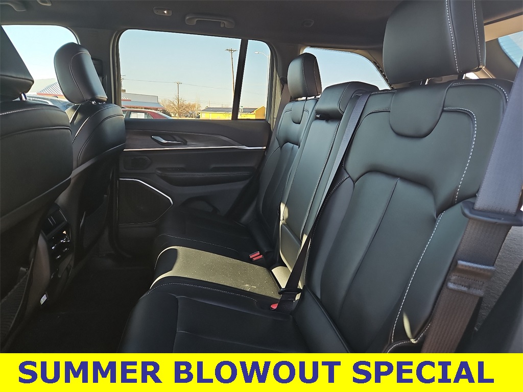 2025 Jeep Grand Cherokee Limited photo 11