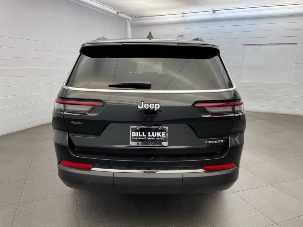 2025 Jeep Grand Cherokee Laredo photo 2