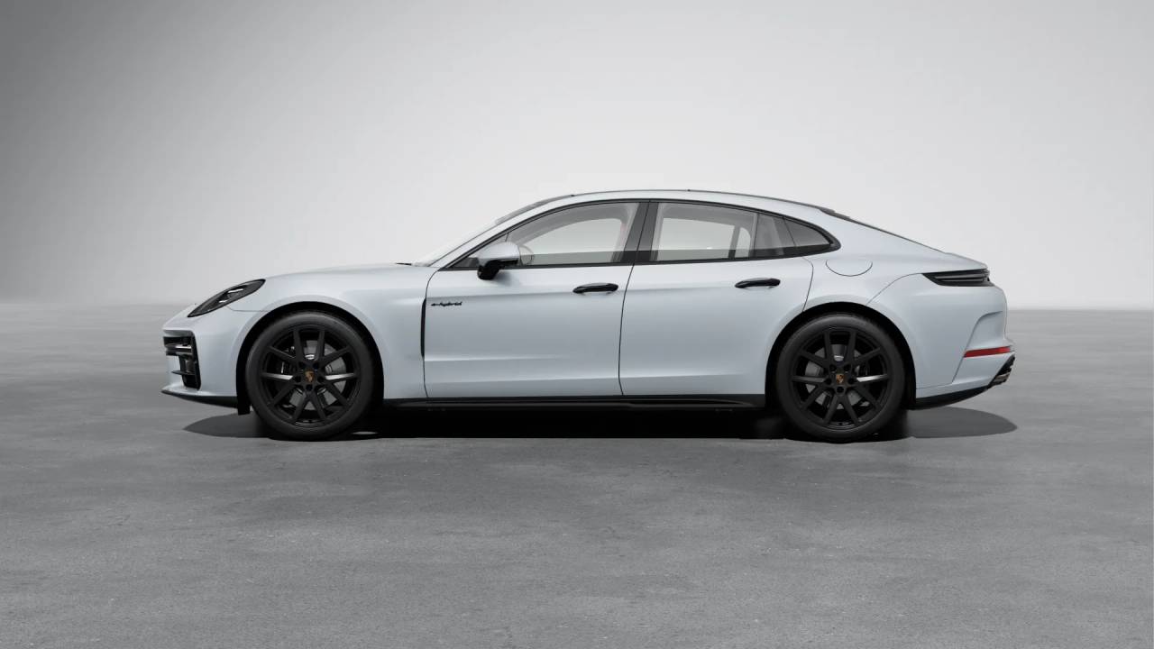 2025 Porsche Panamera E-Hybrid 4 photo 2