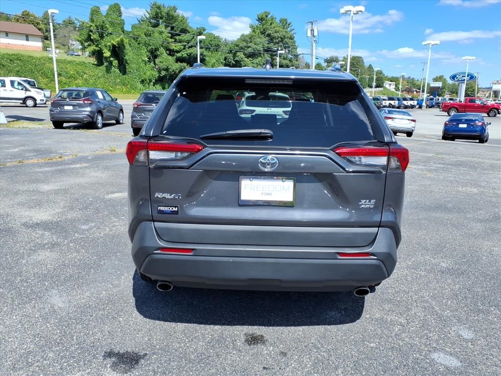2023 Toyota RAV4 XLE photo 12